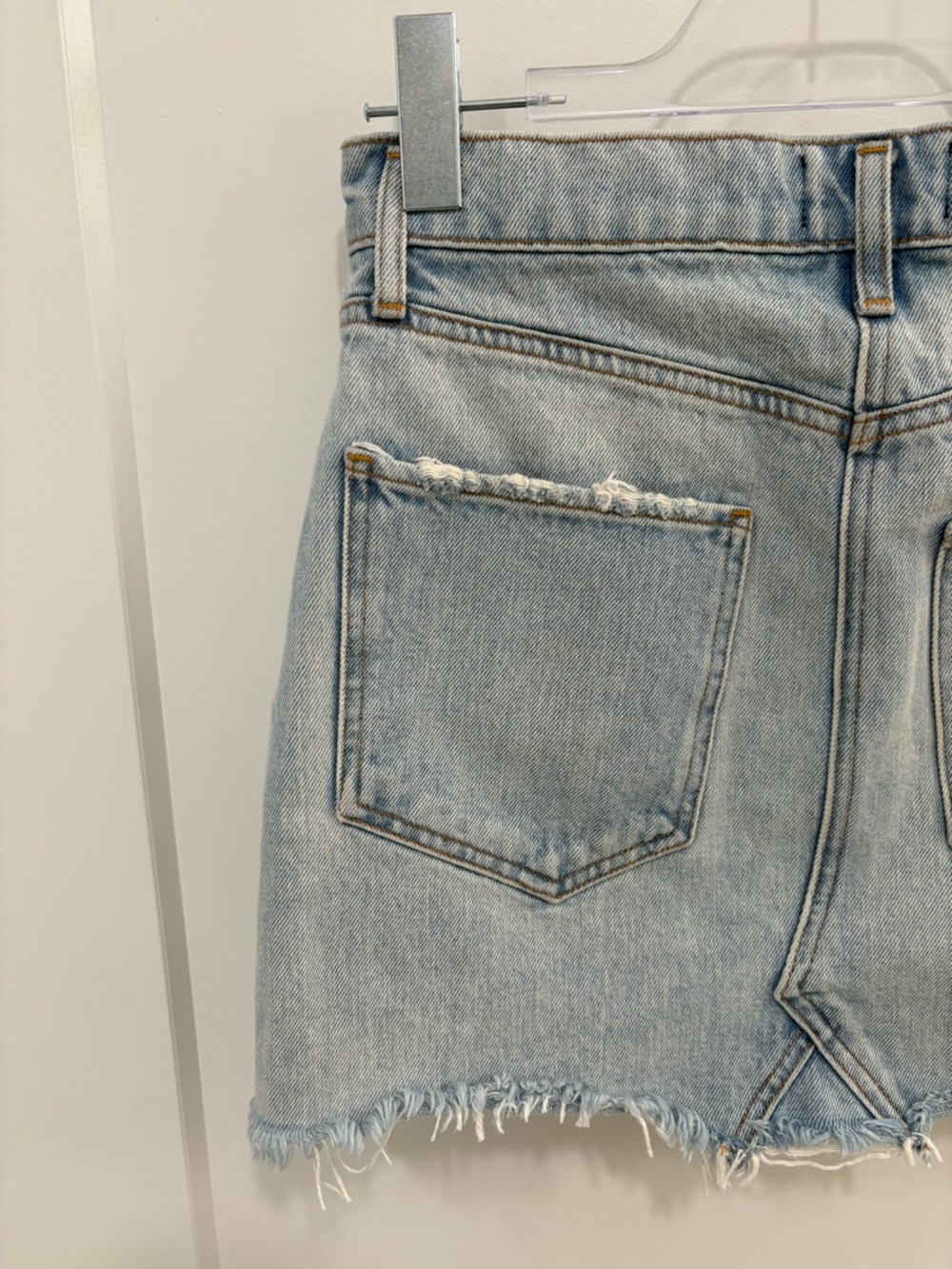 AGOLDE Quinn High Rise Denim Distressed Mini Skirt in Vega Size 26 - Picture 12 of 15